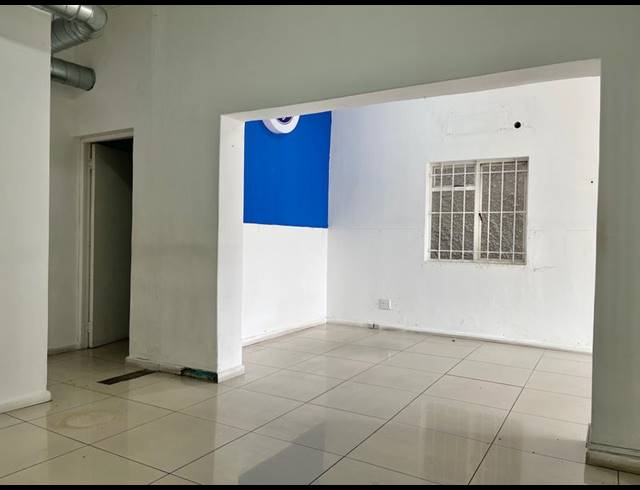 BUSINESS PROPERTY TO RENT IN CLAREMONT